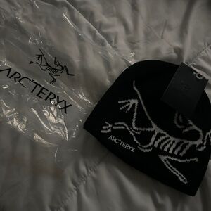 Arc'teryx Black and White Logo Beanie